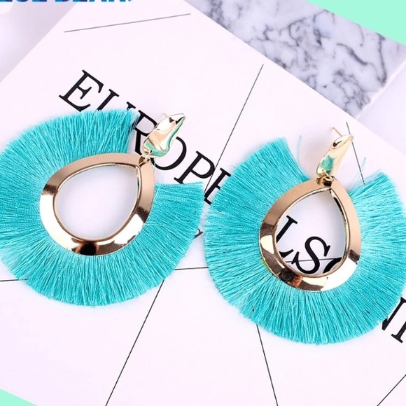 Jewelry - ‼️🎁Free ‼️With purchase 3 or more items.earrings